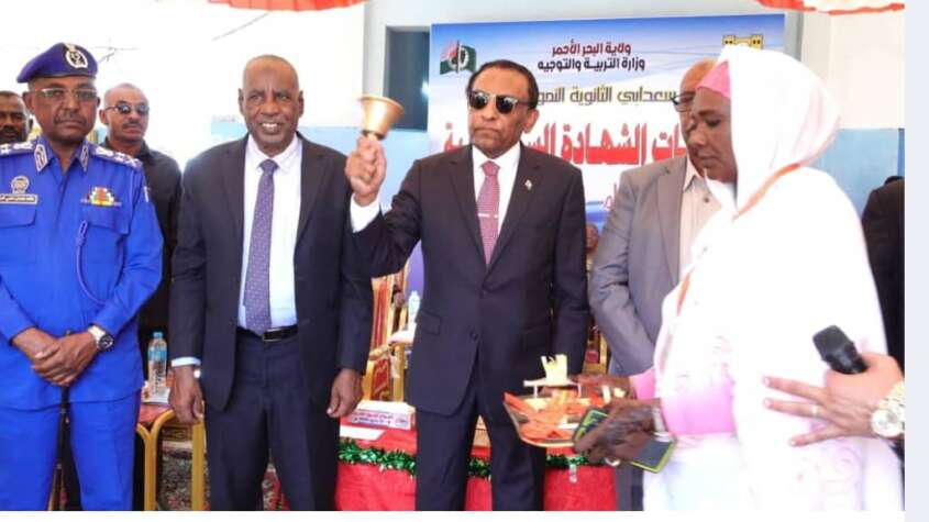 رئيس الوزراء يقرع جرس بدء امتحانات الشهادة السودانية رئيس الوزراء يقرع جرس بدء امتحانات الشهادة السودانية