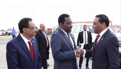 ادريس الى القاهرة في أول زيارة رسمية إلى خارج البلاد ادريس الى القاهرة في أول زيارة رسمية إلى خارج البلاد