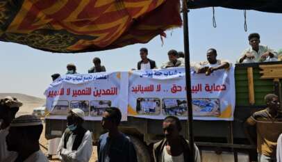 البدوي يصل أرض الاعتصام بحلة يونس بنهر النيل ويعد بمعالجة فورية لأحواض السيانيد البدوي يصل أرض الاعتصام بحلة يونس بنهر النيل ويعد بمعالجة فورية لأحواض السيانيد