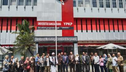 الاستاذ إحمد المحقق يواصل في عولمتها توقيع مذكرة تفاهم بين جامعة الدلنج السودانية وجامعة سانغا بوانا الإندونيسية لتعزيز فرص المنح الدراسية والتعاون الأكاديمي الاستاذ إحمد المحقق يواصل في عولمتها توقيع مذكرة تفاهم بين جامعة الدلنج السودانية وجامعة سانغا بوانا الإندونيسية لتعزيز فرص المنح الدراسية والتعاون الأكاديمي