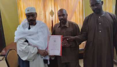 المدير التنفيذي لمحلية الدبة يتسلم توصيات مؤتمر التعليم بجرا المدير التنفيذي لمحلية الدبة يتسلم توصيات مؤتمر التعليم بجرا