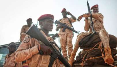 المليشيا المتمردة تعتقل عمدة النوايبة بمدينة الضعين وتنقله إلى جهة غير معلومة المليشيا المتمردة تعتقل عمدة النوايبة بمدينة الضعين وتنقله إلى جهة غير معلومة