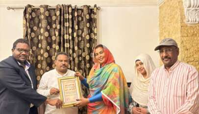 تكريم “سفيرة الإنسانية” نضال العبيد تقديرا لعطائها الإنساني تجاه اولياء امور الطلاب تكريم “سفيرة الإنسانية” نضال العبيد تقديرا لعطائها الإنساني تجاه اولياء امور الطلاب