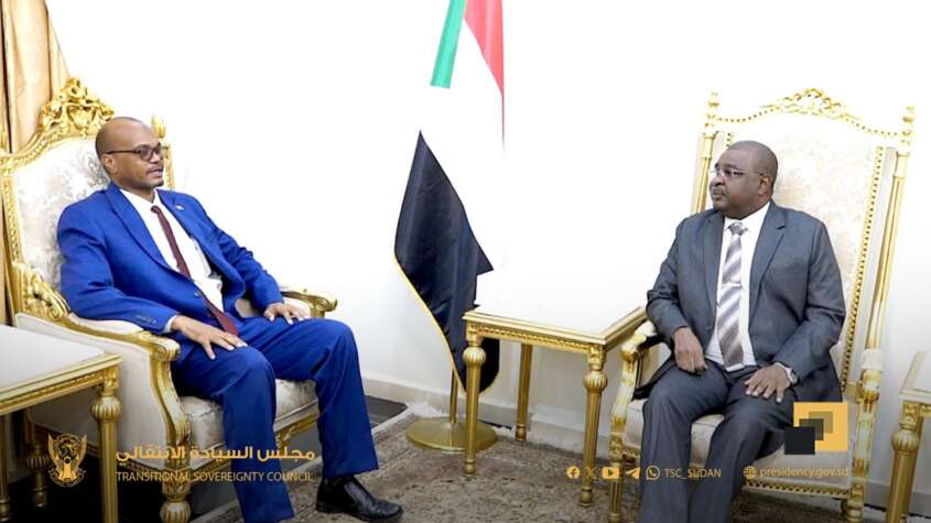 عضو مجلس السيادة صلاح الدين آدم تور يلتقي وزير التعليم والتربية الوطنية عضو مجلس السيادة صلاح الدين آدم تور يلتقي وزير التعليم والتربية الوطنية