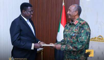 الرئيس البرهان يؤكد حرص الحكومة على استمرار التعاون والعمل الوثيق مع جنوب السودان الرئيس البرهان يؤكد حرص الحكومة على استمرار التعاون والعمل الوثيق مع جنوب السودان