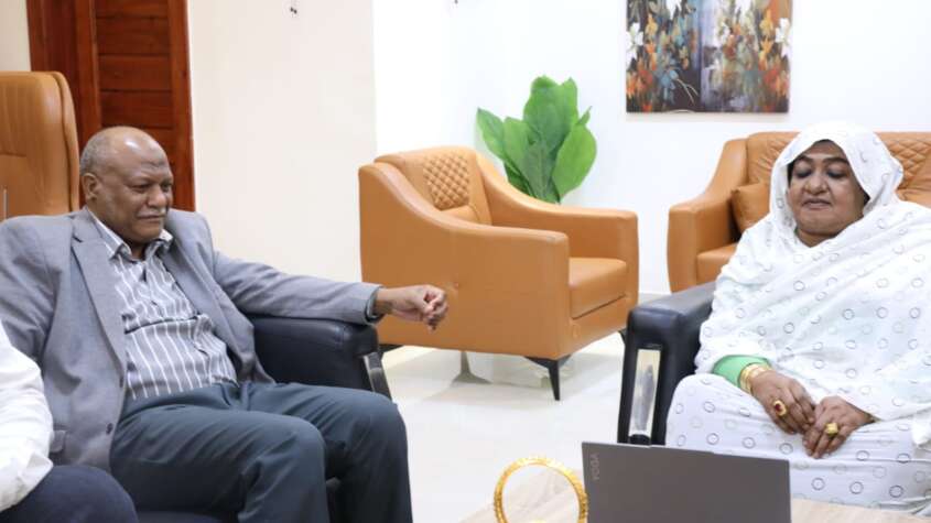 وزير الصناعة تؤكد دعم وزارتها لإعادة إعمار الداخليات وخدمات الطلاب وزير الصناعة تؤكد دعم وزارتها لإعادة إعمار الداخليات وخدمات الطلاب