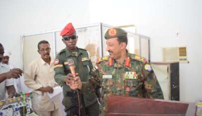 قائد الفرقة ١٩ مشاة مروي يشهد كرنفال تخريخ حافظات القرآن الكريم قائد الفرقة ١٩ مشاة مروي يشهد كرنفال تخريخ حافظات القرآن الكريم