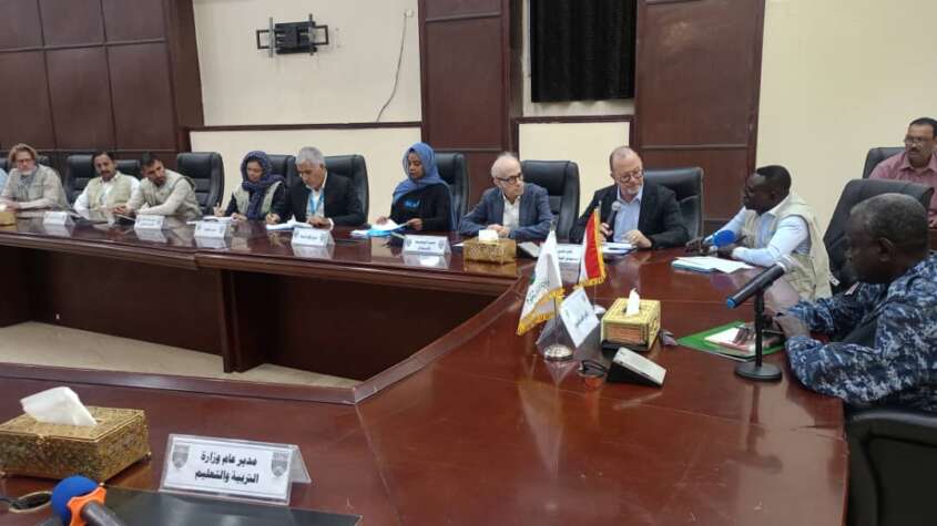 تفاصيل اجتماع مهم لوالي الخرطوم مع اليونيسيف تفاصيل اجتماع مهم لوالي الخرطوم مع اليونيسيف