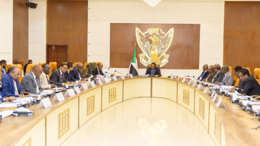 التزام الموازنة باستمرار تلبية متطلبات المجهود الحربي كأولوية ..اجازة موجهات وسمات وأهداف موازنة العام المالي 2026م