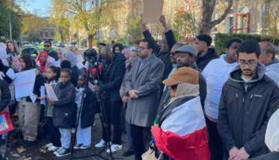 السودانيون بأيرلندا يتظاهرون احتجاجا وتنديدا بجرائم مليشيا الجنجويد ضد مواطني الفاشر السودانيون بأيرلندا يتظاهرون احتجاجا وتنديدا بجرائم مليشيا الجنجويد ضد مواطني الفاشر