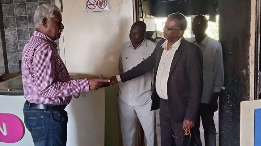 قبل عودتها من جديد عبر الشاشة البزعي يزور استديوهات قناة النيل الأزرق بام دمان قبل عودتها من جديد عبر الشاشة البزعي يزور استديوهات قناة النيل الأزرق بام دمان