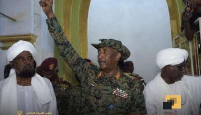 البرهان يؤكد عزم القوات القضاء على المليشيا المتمردة واستئصالها البرهان يؤكد عزم القوات القضاء على المليشيا المتمردة واستئصالها