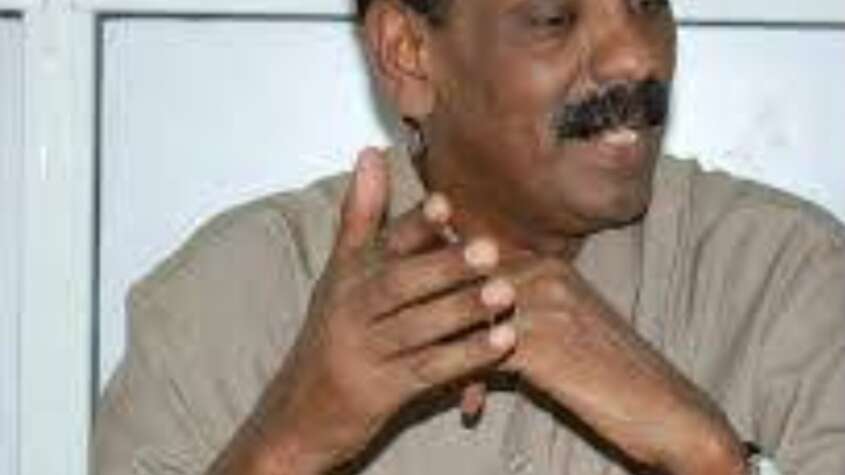 الملاحم المتصاعدة بين القيادة والقاعدة