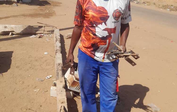 عمرسيكا يكتب شهداء منطقة ابوسعد والمصابين والمفقودين والذين يعملوافي توصيل الكهرباءبصمت عمرسيكا يكتب شهداء منطقة ابوسعد والمصابين والمفقودين والذين يعملوافي توصيل الكهرباءبصمت