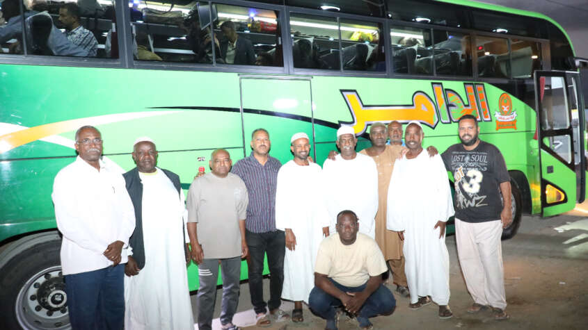 انفاذا لتوجيهات رئيس الوزراء وزارة الموارد البشرية تفوج منسوبيها وتباشر أعمالها بالخرطوم غدا انفاذا لتوجيهات رئيس الوزراء وزارة الموارد البشرية تفوج منسوبيها وتباشر أعمالها بالخرطوم غدا