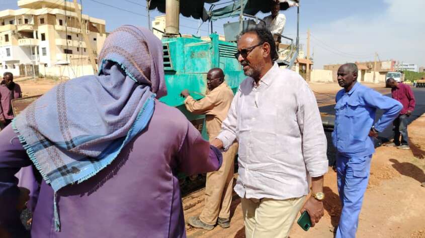 مدير عام وزارة البني التحتية و المواصلات و مدير عام هيئة الطرق والجسور ومصارف المياه ولاية الخرطوم يتفقدان مشاريع البنية التحتية بالولاية