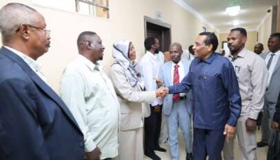 رئيس الوزراء يزور وزارة الموارد البشرية والرعاية الاجتماعية