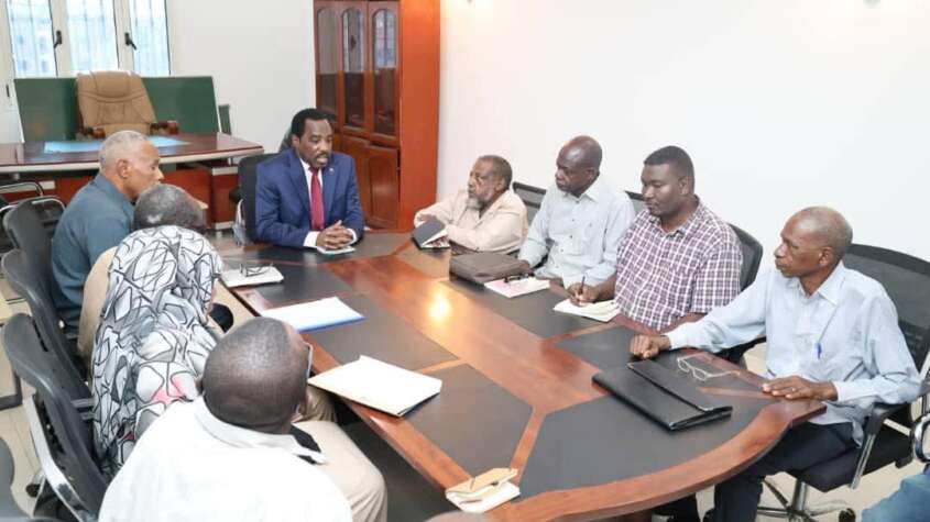 وزير الموارد البشرية يعلن قيام امتحانات الدبلوم المهني لدفعات 23–24–25 