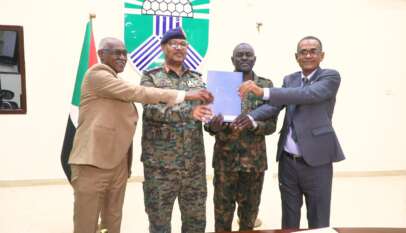 جابر يتسلم استراتيجية ولاية الخرطوم للتعافي واعادة الأعمار