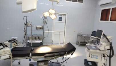 منظمة وطنية تقدّم غرفة عمليات حديثة لجراحة القلب وزراعة الكلى هدية لمستشفى أحمد قاسم