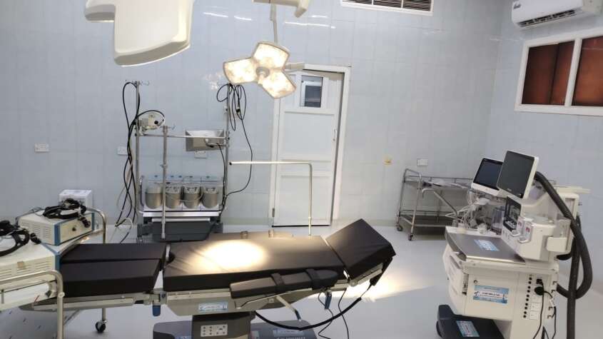 منظمة وطنية تقدّم غرفة عمليات حديثة لجراحة القلب وزراعة الكلى هدية لمستشفى أحمد قاسم