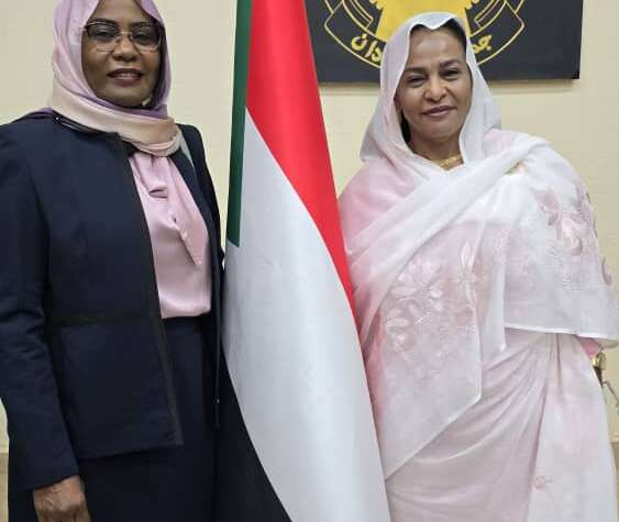 في أول إجتماع لمحافظ البنك المركزي مع مدراء عموم المصارف بالخرطوم  ليمياء كمال؛ بنك الخرطوم من اوائل البنوك التي عادت إداراتها العليا الى العاصمة الخرطوم