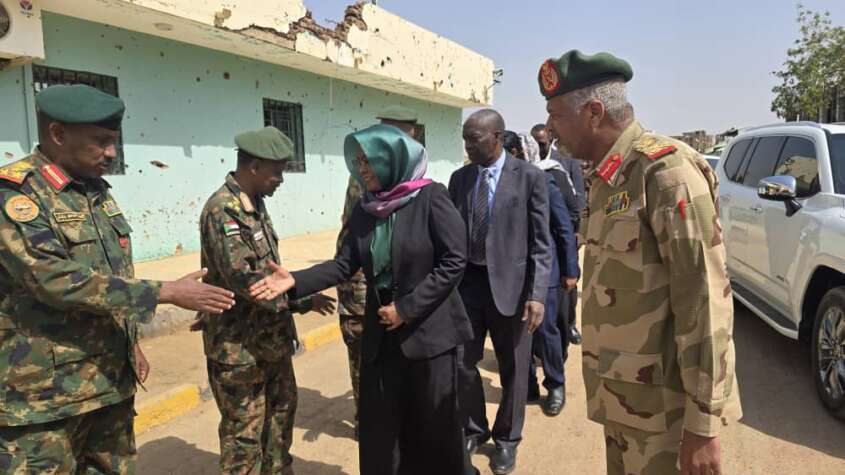 الرئيس التنفيذي لبنك الخرطوم تعلن تكفل البنك بصيانة وتأهيل مستشفى المدرعات