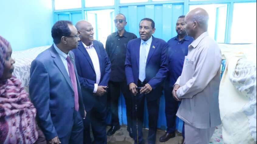 رئيس مجلس الوزراء يشيد بدور العاملين في صندوق رعاية الطلاب في تهيئة بيئة سكنية ملائمة للطالبات