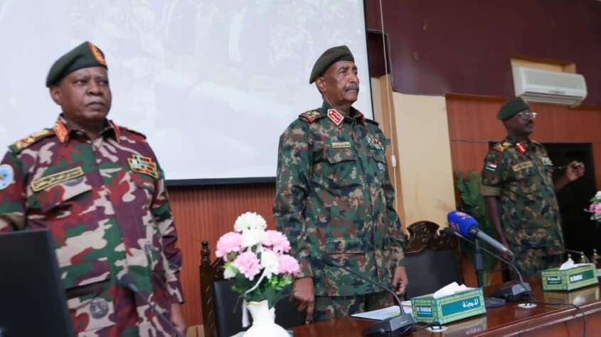 البرهان:يثني على صمود المخابرات ووفائها بالعهد في وقت انهارت فيه الكثير من القيم والمواثيق.