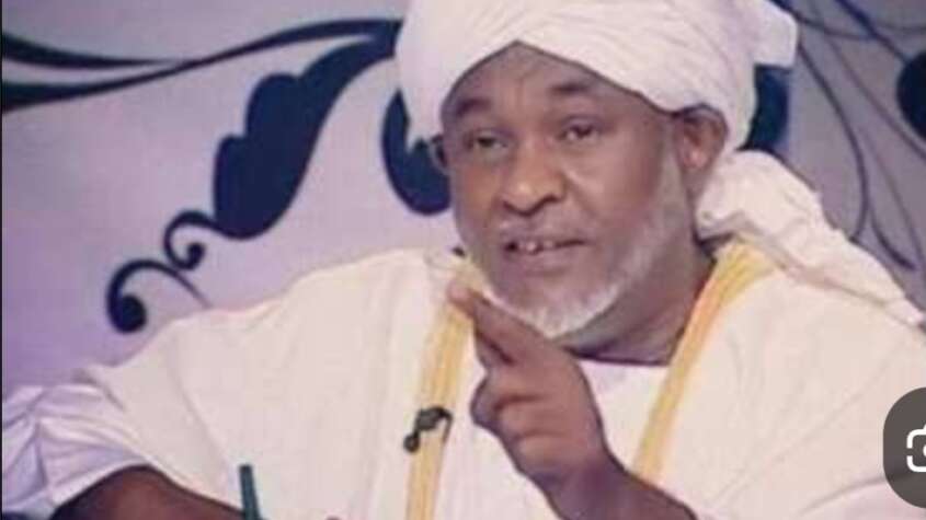 بين الخلق والدين  {وَإِنَّكَ لَعَلَىٰ خُلُقٍ عَظِيمٍ} 