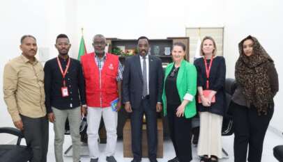 وزير تنمية الموارد البشرية يبحث مع أنقذوا الأطفال توسيع الشراكة لحماية أطفال السودان