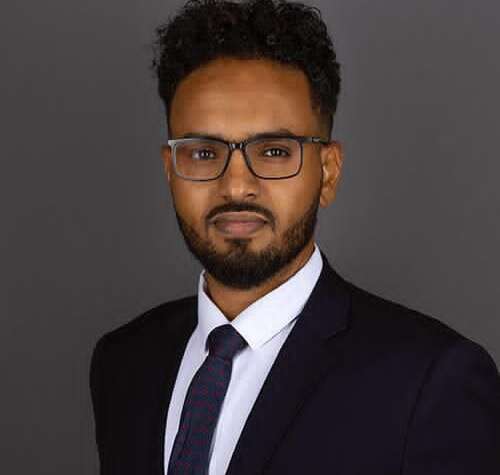 حين بكت مانشستر مع عادل الباز