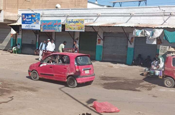 إضراب تجار سوق مدني عن العمل