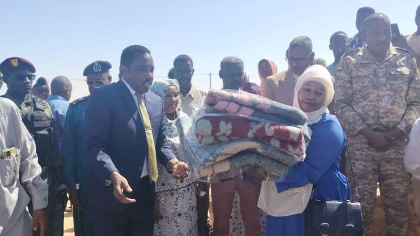 دعم للنازحين في وادي حلفا من وزير الموارد البشرية 