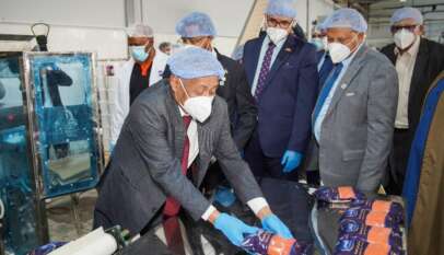 مصنع «النسر» يدشن إنتاجه ويخصص أول 5 آلاف كرتونة رمضانية للأُسر