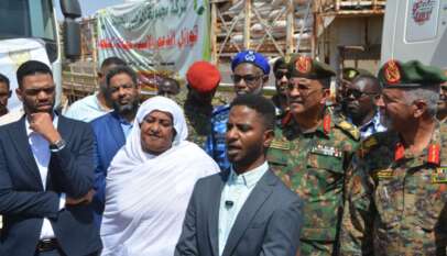 وزير الصناعة والتجارة والمستشار المالي للقائد العام يدشنان قافلة مجموعة الذهبي لدعم القوات المسلحة