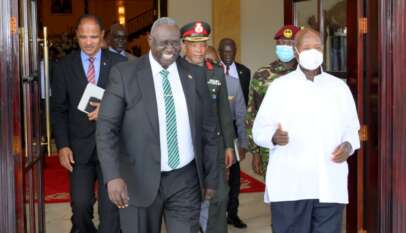 مباحثات مثمرة بين عقار والرئيس اليوغندي ..وملف الاتحاد الافريقي والمليشيا يتصدرها مباحثات مثمرة بين عقار والرئيس اليوغندي ..وملف الاتحاد الافريقي والمليشيا يتصدرها