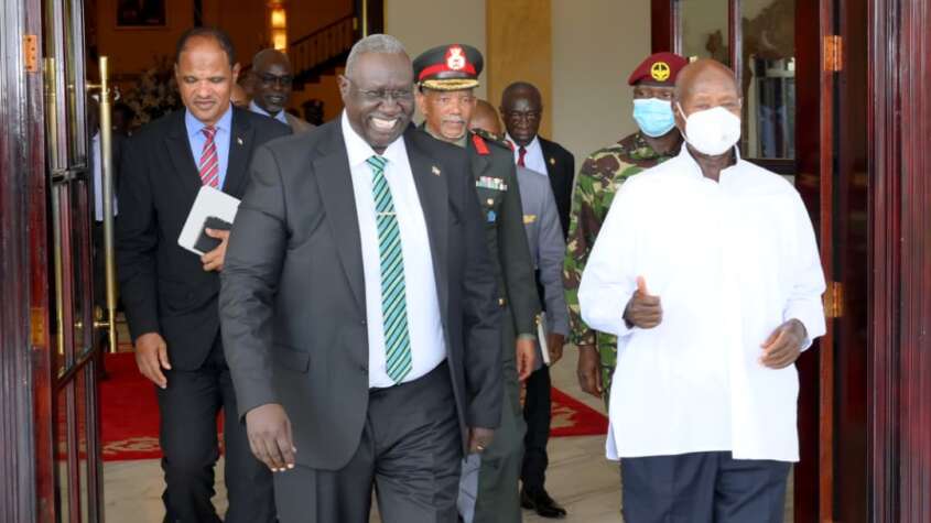 مباحثات مثمرة بين عقار والرئيس اليوغندي ..وملف الاتحاد الافريقي والمليشيا يتصدرها